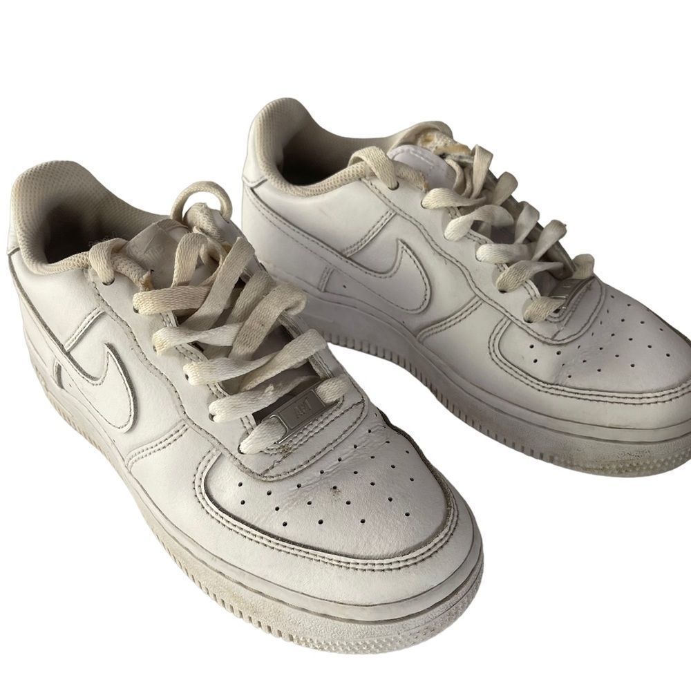 Boys size 4 Air Force one low white sneakers - Picture 2 of 7